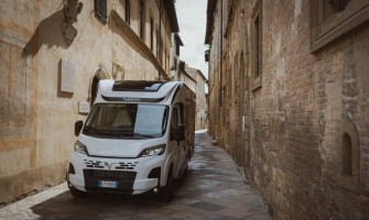 Mobilvetta Kea Kompakt 68: il semintegrale compatto che fa sentire il viaggio più grande