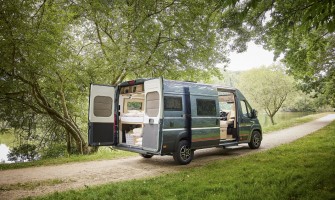 Dreamer Select D64 Saphir 2027: il primo van con letto nautico
