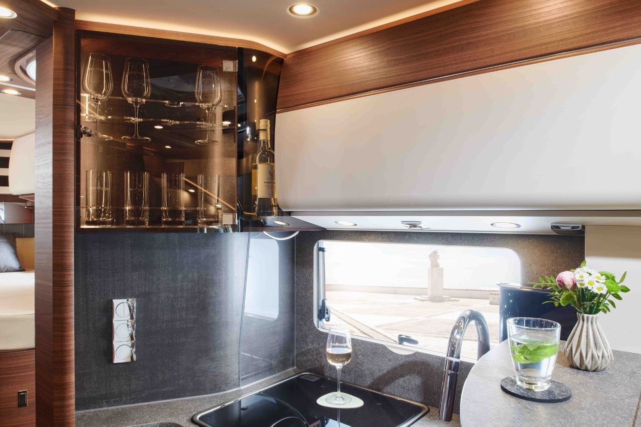 Dettaglio cucina e zona living Carthago C-Tourer