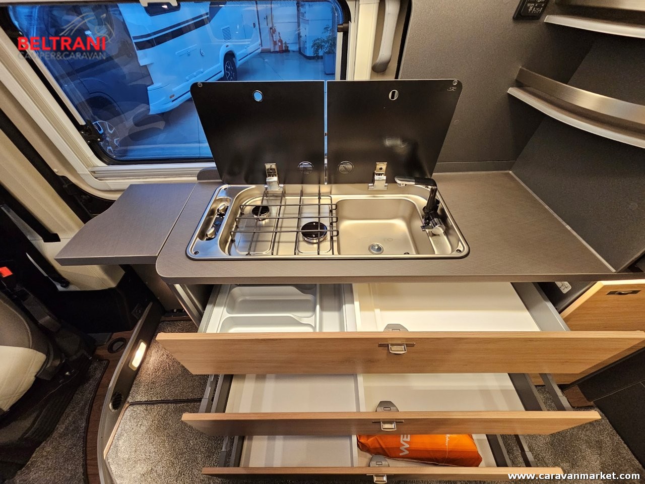 Knaus BoxLife 600 MQ Platinum Selection vista della zona notte posteriore