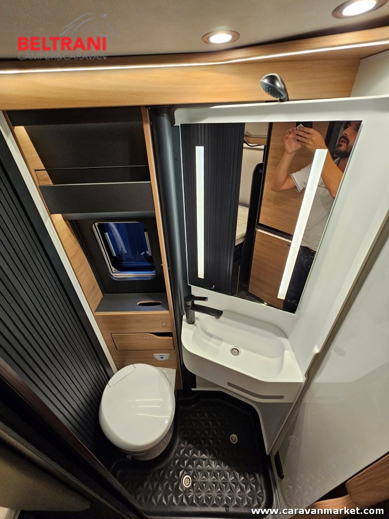 Knaus BoxLife 600 MQ Platinum Selection dettaglio del letto e del vano posteriore