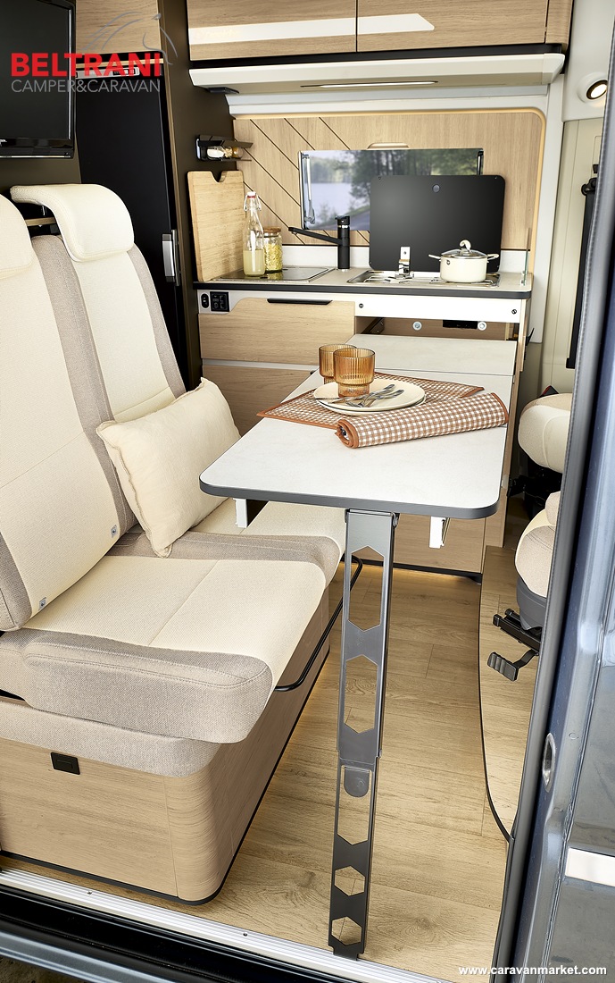 Dreamer D64 panca con due posti e SLIDE TABLE aperto come tavolo da pranzo con gamba